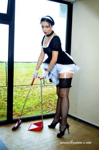 Kinky maid in action!