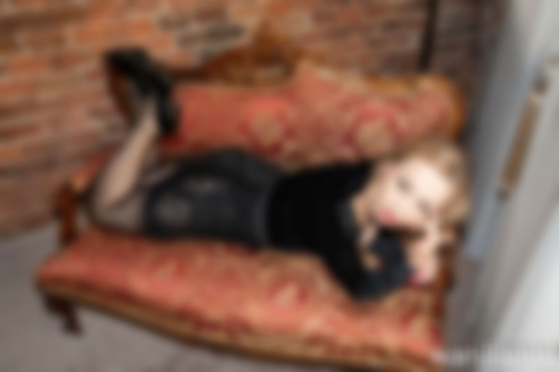 Wanilianna in her glorious black ff-stockings