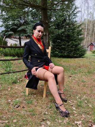 Kink in the garden in brown stockings