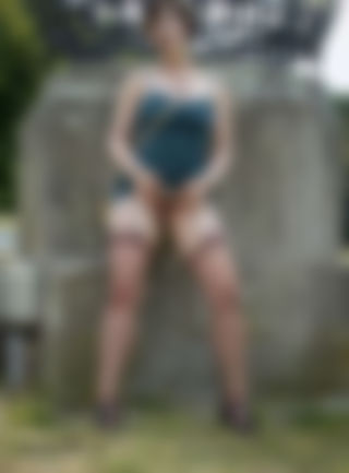 The outdoor golden shower experience