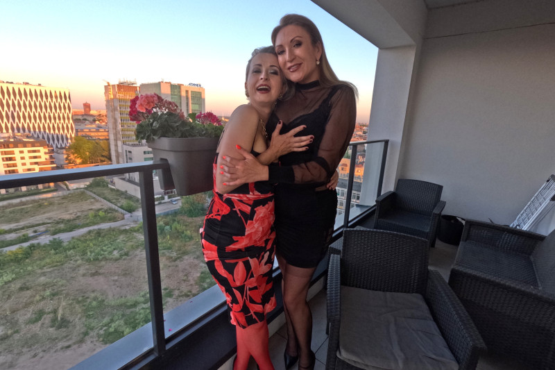 lesbians went wild at night