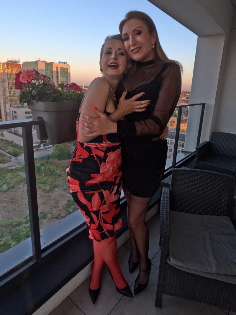 lesbians went wild at night