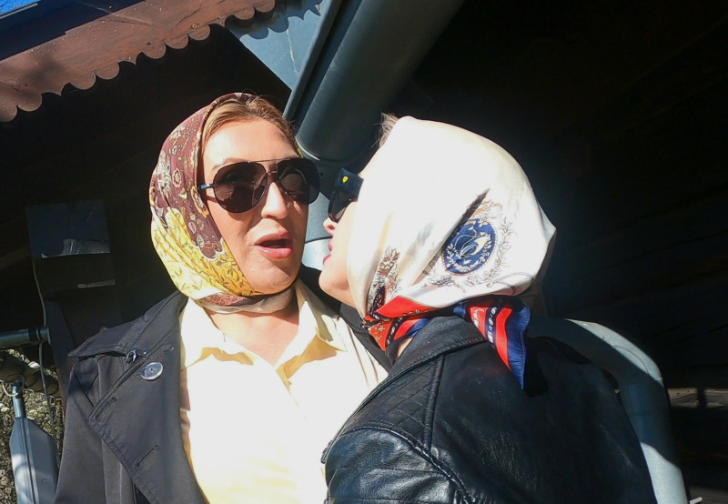 Lesbian romance in the sunlight