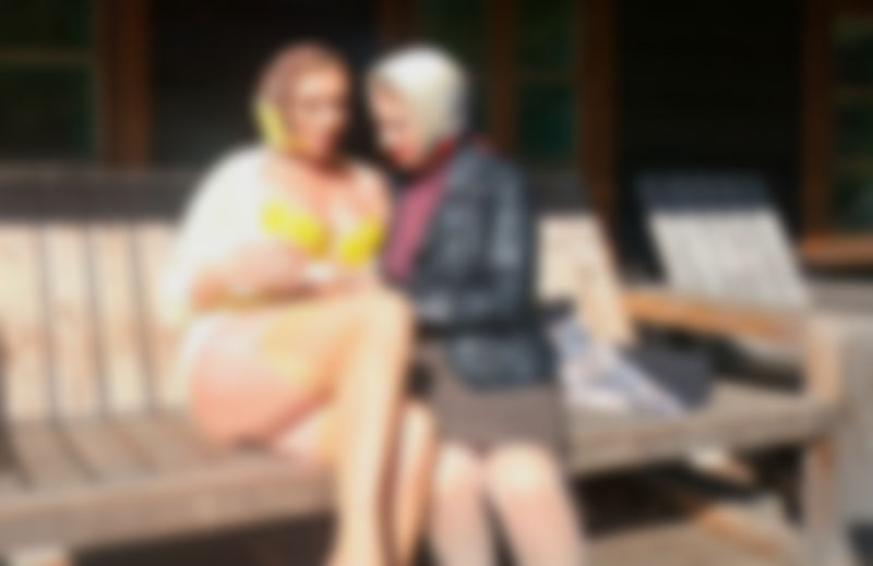 Lesbian romance in the sunlight