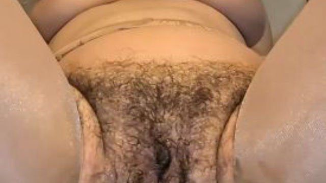 Hardcore squirt from hairy cunt