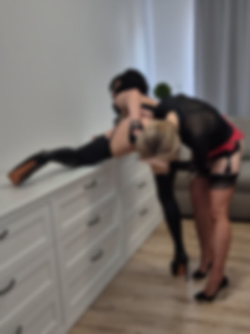 Squirty lesbos in the flash
