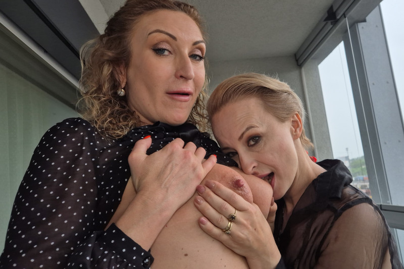Squirty mature lesbos