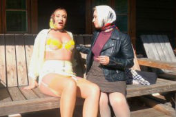 Lesbian romance in the sunlight