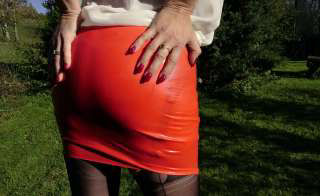 red, lateks skirt