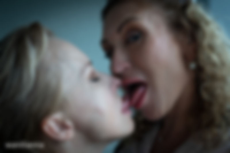 Julia and Wanilianna - first encounter